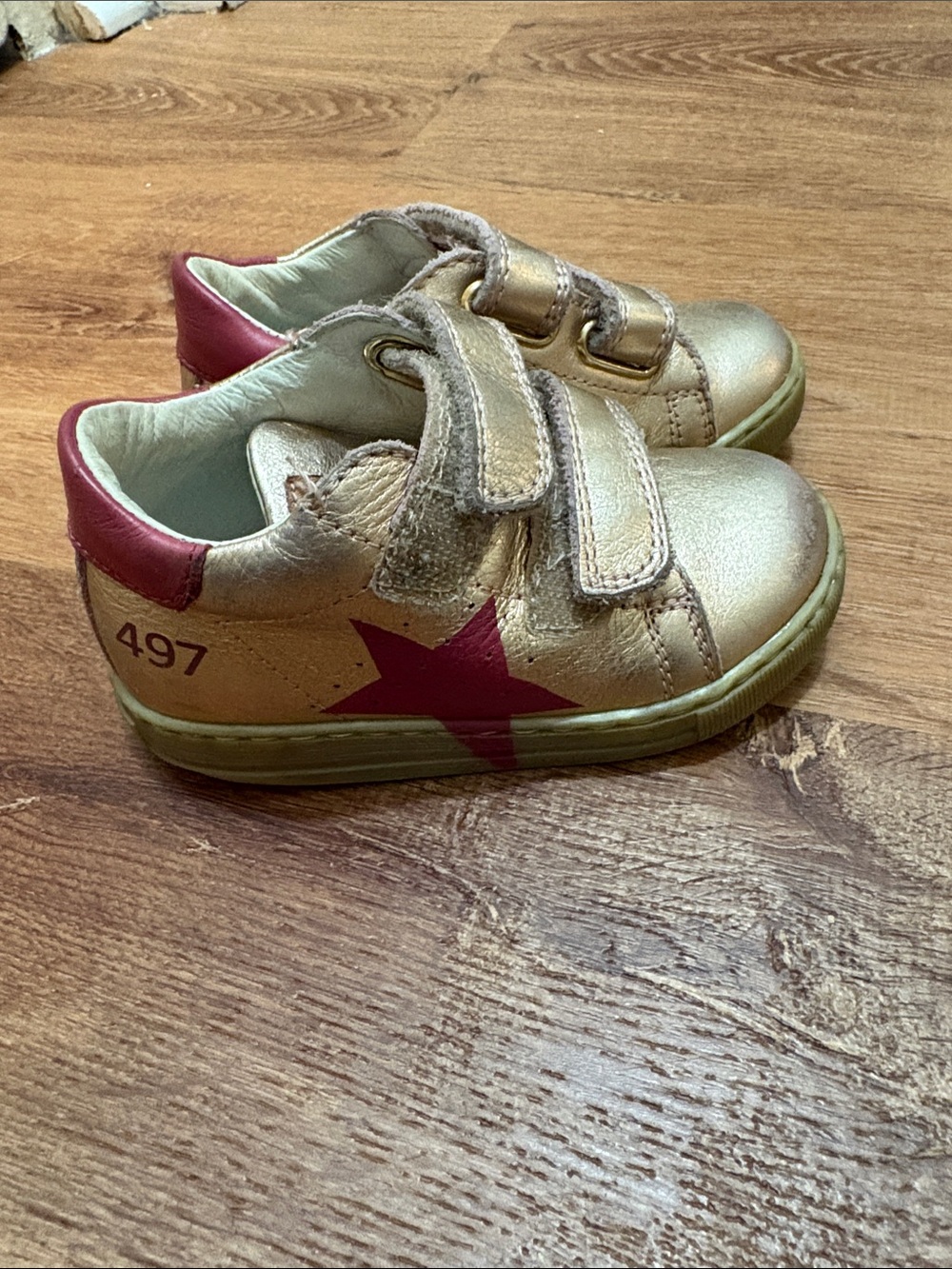 Falcotto Girls Metallic Gold Sneakers with Pink Star and Velcro Straps Size 21